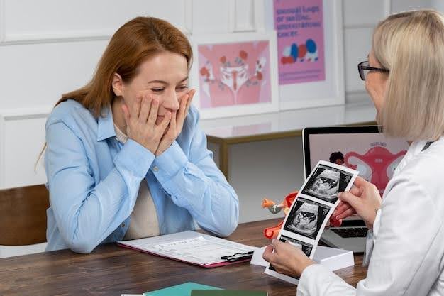 Что смотрит эндокринолог на приеме при беременности
